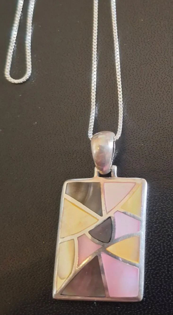 Gorgeous 925 Sterling Silver & Inlaid Mother of Pearl Necklace